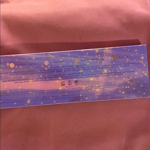 Space Case Cosmetics: Quad Eyeshadow Palette - Picture 2 of 3